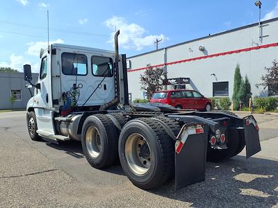 Used 2019 Freightliner Cascadia Detroit DD13 Semi Truck for sale #809155 - photo 2