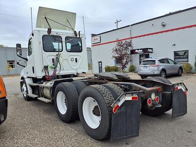 Used 2019 Freightliner Cascadia Detroit Diesel DD15 Semi Truck for sale #868170 - photo 2