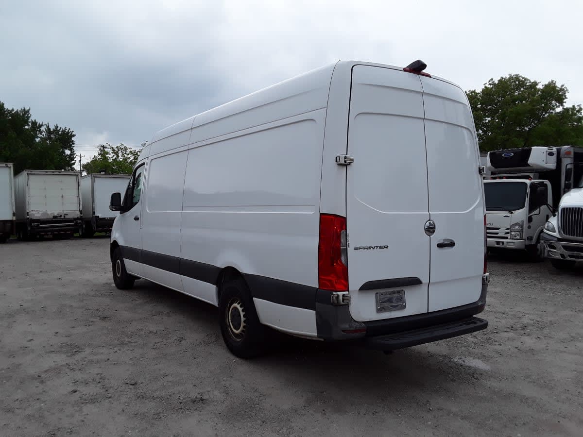 Used 2019 Freightliner Sprinter 2500 - photo 2