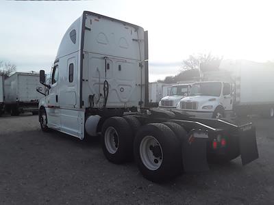 Used 2022 Freightliner Cascadia Detroit Diesel DD15 Semi Truck with Sleeper Cab for sale #570708 - photo 2