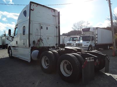 Used 2022 Freightliner Cascadia Detroit Diesel DD15 Semi Truck with Sleeper Cab for sale #570709 - photo 2