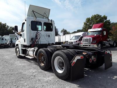 Used 2019 Freightliner Cascadia Detroit DD13 Semi Truck for sale #813425 - photo 2