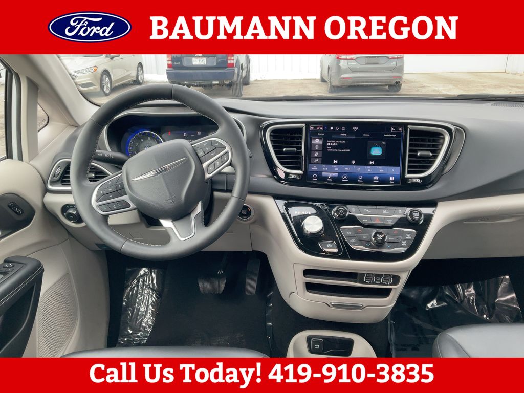 Used 2024 Chrysler Pacifica - photo 5