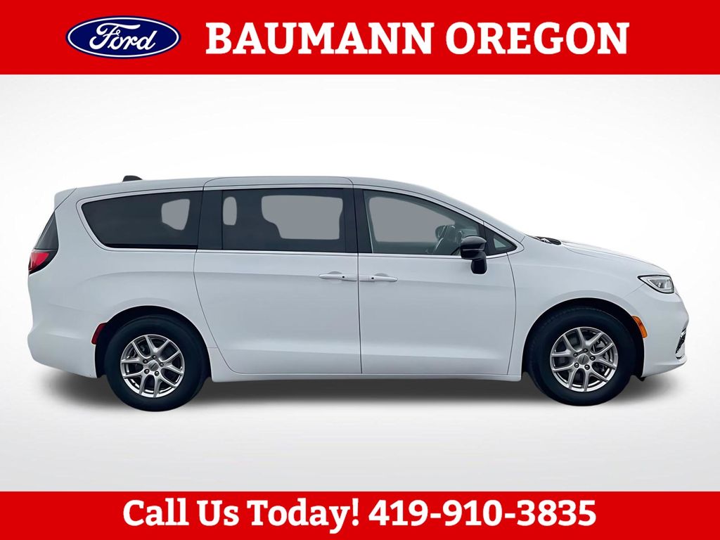 Used 2024 Chrysler Pacifica - photo 6
