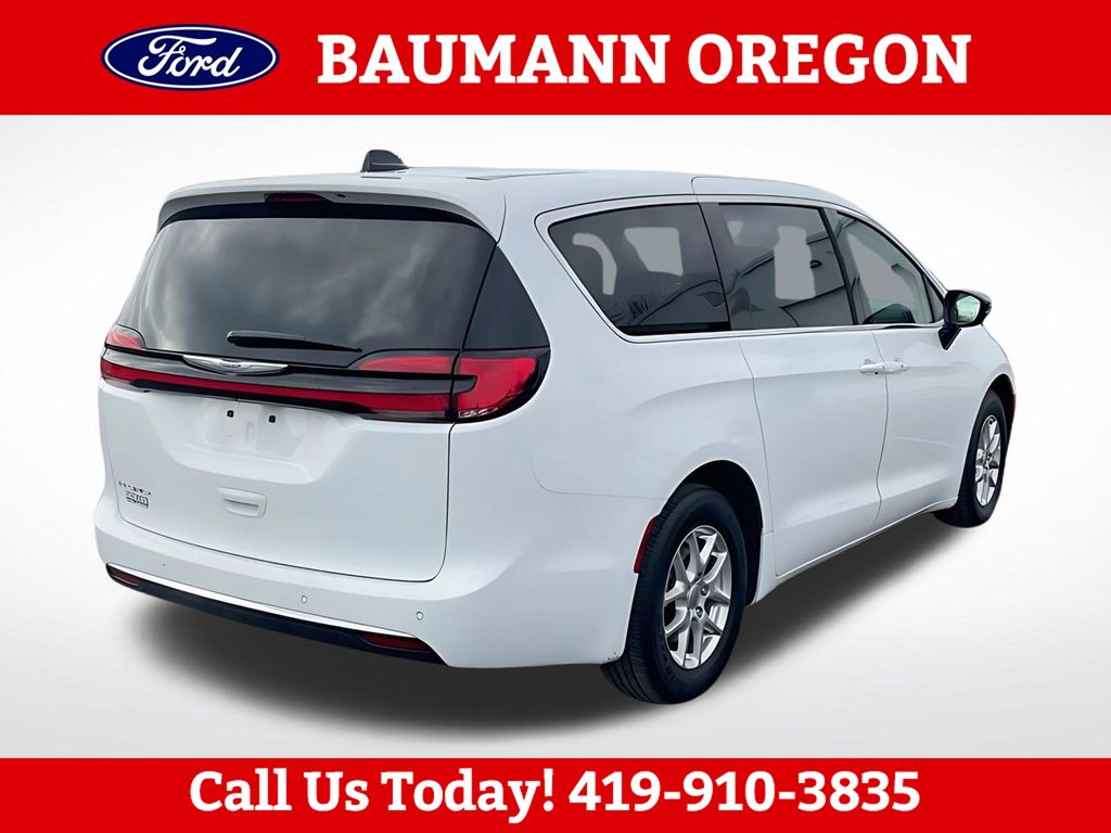Used 2024 Chrysler Pacifica - photo 7