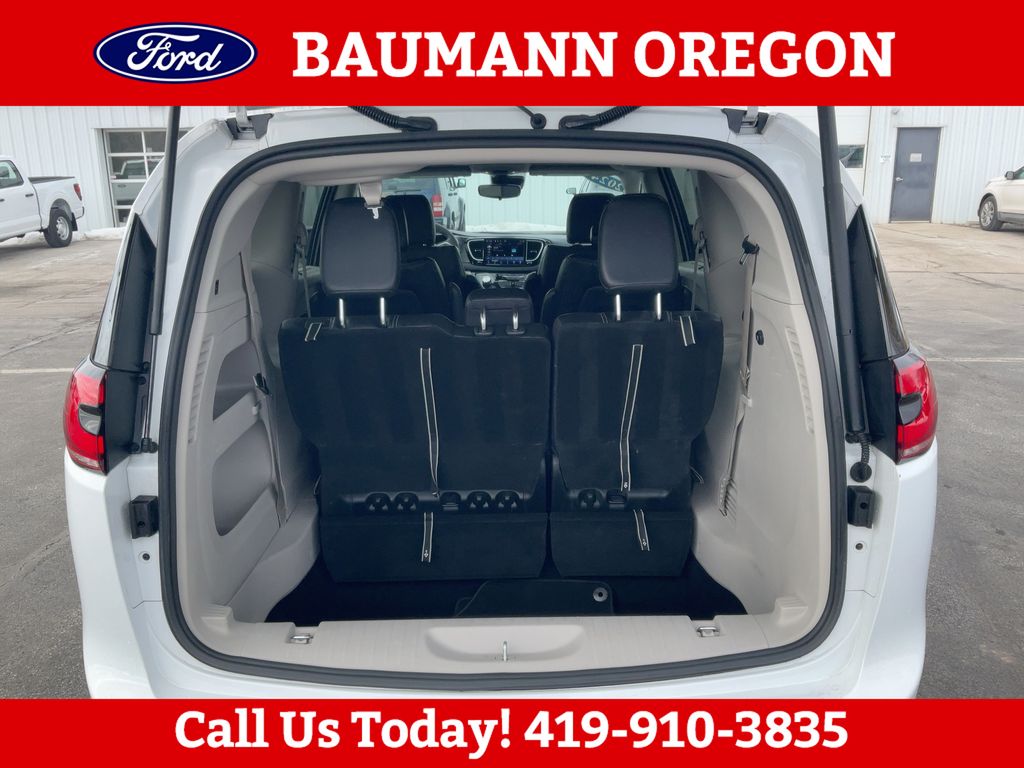 Used 2024 Chrysler Pacifica - photo 9