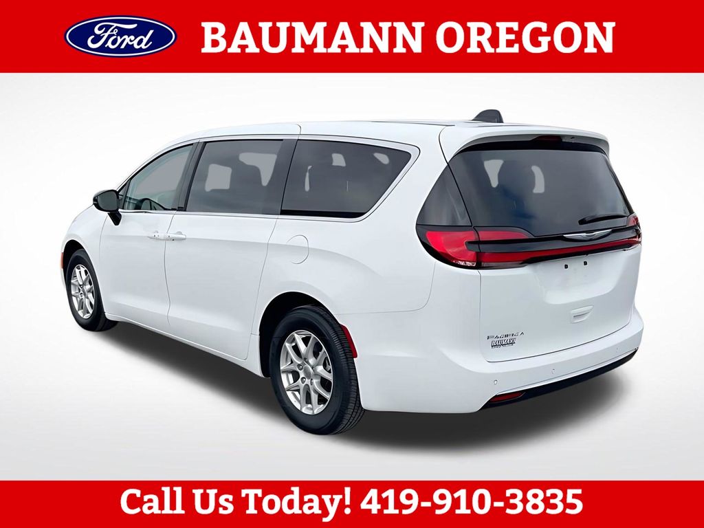 Used 2024 Chrysler Pacifica - photo 10