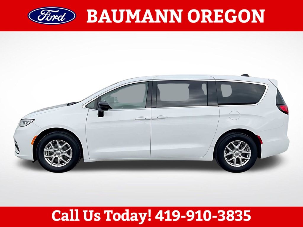 Used 2024 Chrysler Pacifica - photo 11