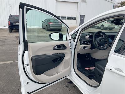 Used 2024 Chrysler Pacifica - photo 1