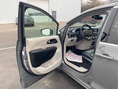 Used 2022 Chrysler Pacifica - photo 1