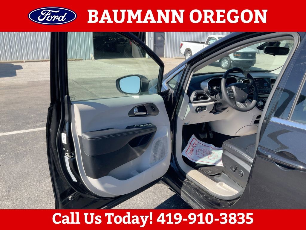 Used 2023 Chrysler Pacifica - photo 6