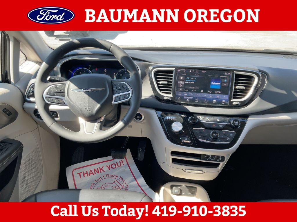 Used 2023 Chrysler Pacifica - photo 7