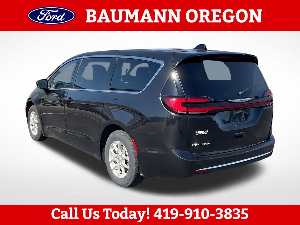 Used 2023 Chrysler Pacifica - photo 10