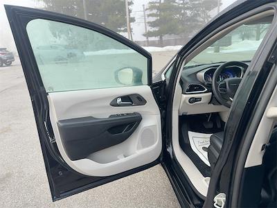 Used 2024 Chrysler Pacifica - photo 1
