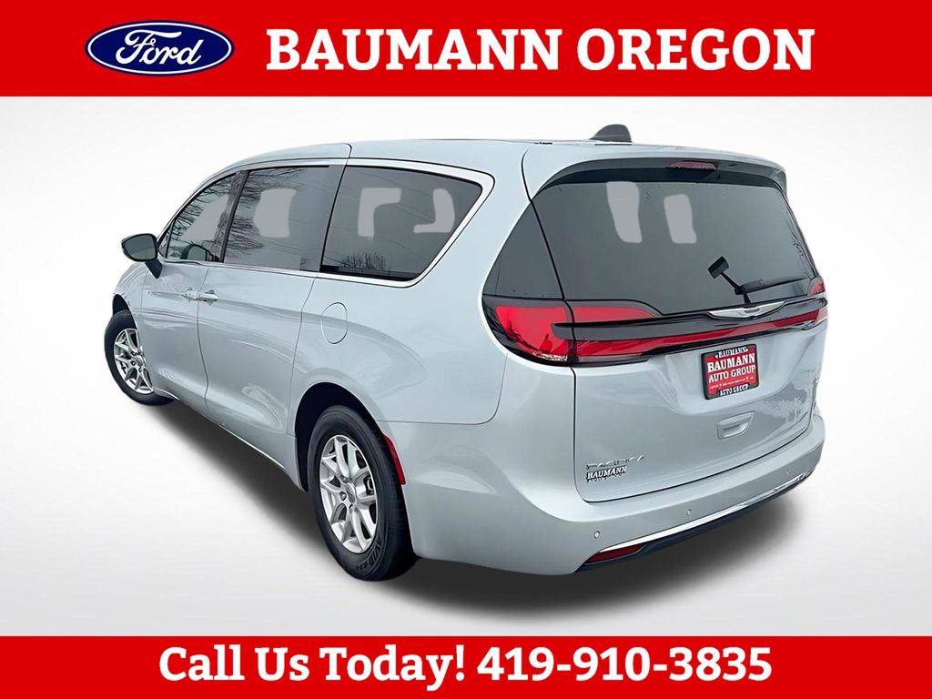 Used 2024 Chrysler Pacifica - photo 12