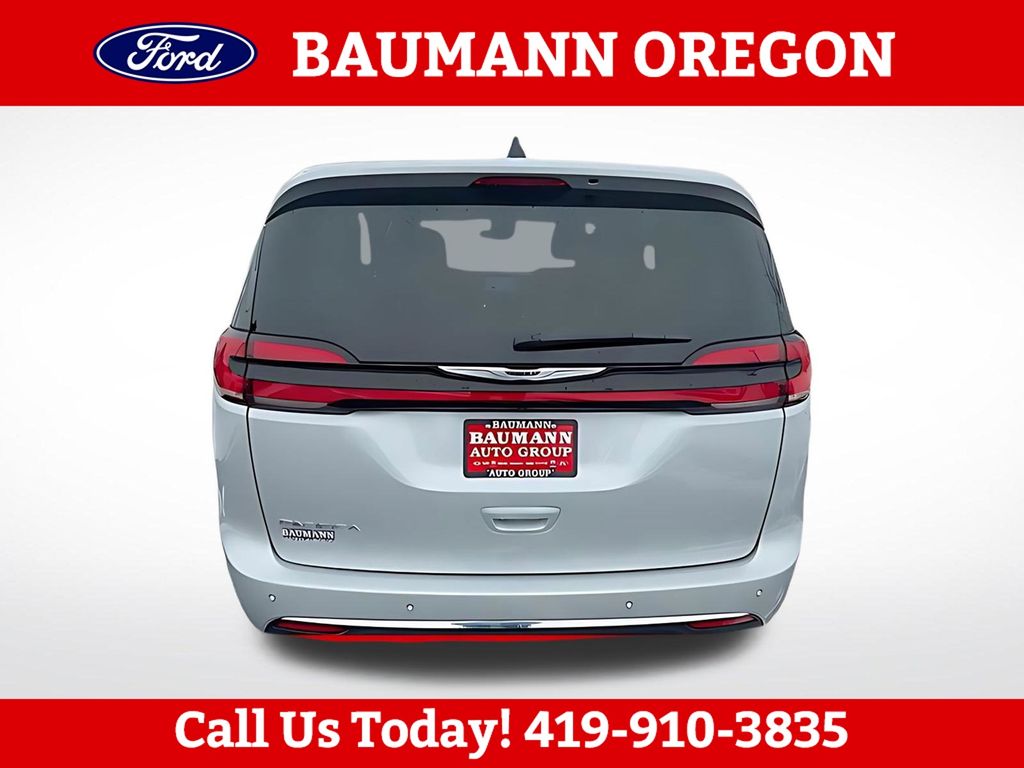 Used 2024 Chrysler Pacifica - photo 5