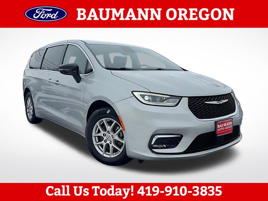 Used 2024 Chrysler Pacifica - photo 6