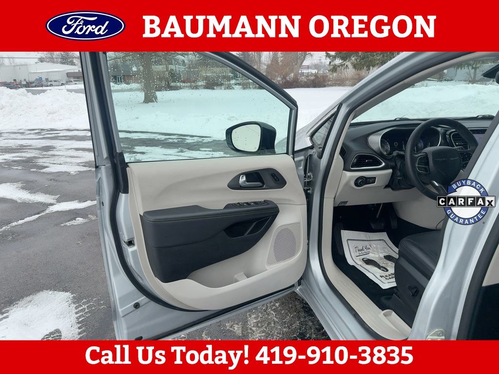 Used 2024 Chrysler Pacifica - photo 7