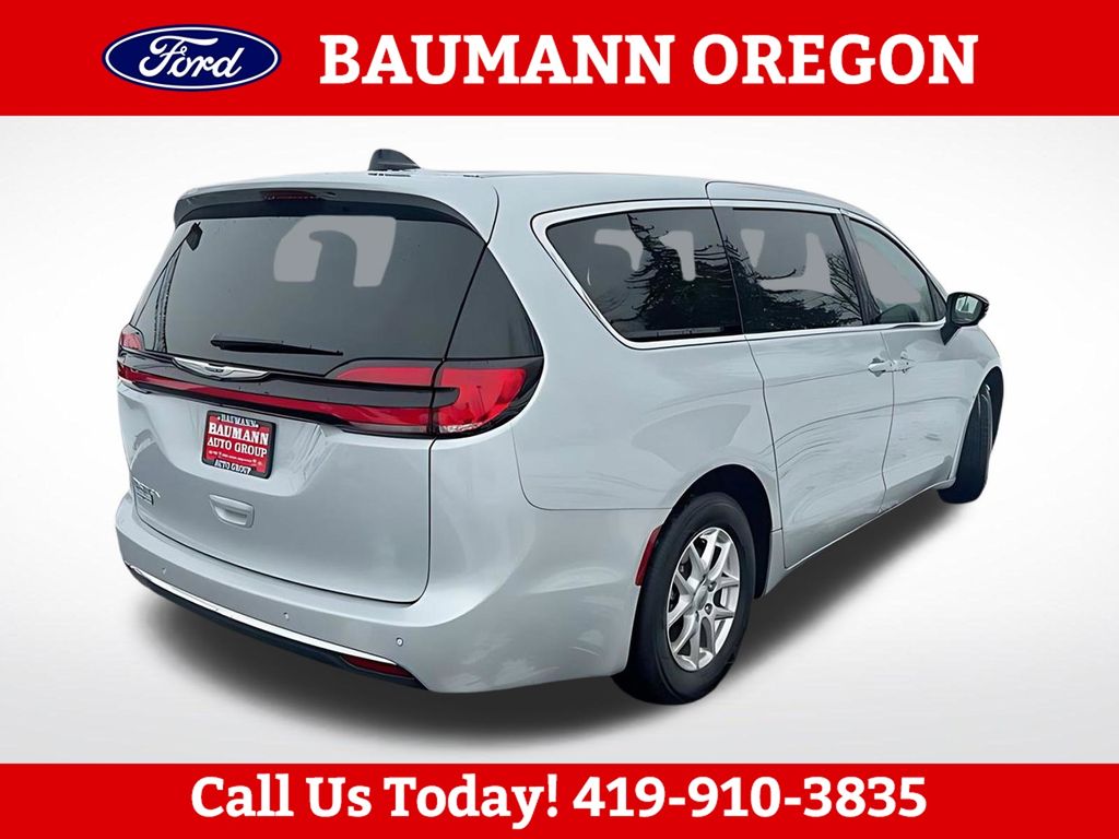 Used 2024 Chrysler Pacifica - photo 10