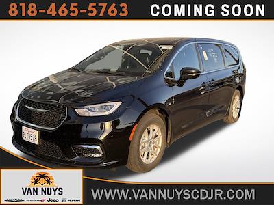 Used 2025 Chrysler Pacifica Select Minivan for sale #PV26361 - photo 1