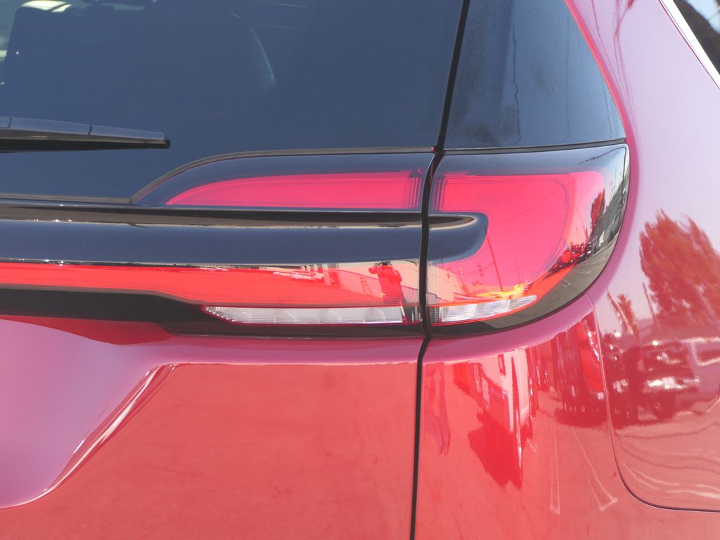 Used 2025 Chrysler Pacifica - photo 7
