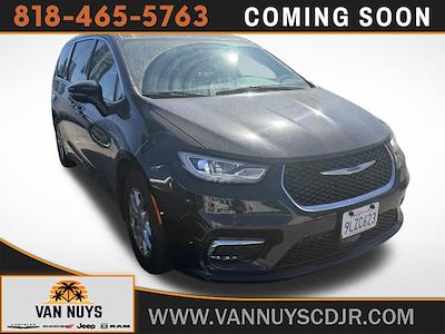 Used 2024 Chrysler Pacifica - photo 1
