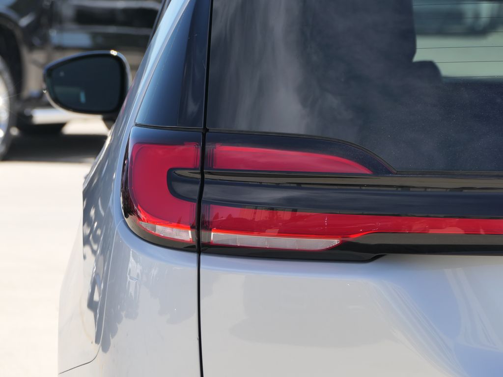 Used 2024 Chrysler Pacifica - photo 8