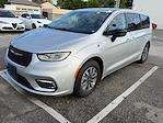 Used 2024 Chrysler Pacifica Select Minivan for sale #PV26888 - photo 3