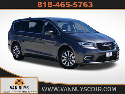 Used 2022 Chrysler Pacifica - photo 1
