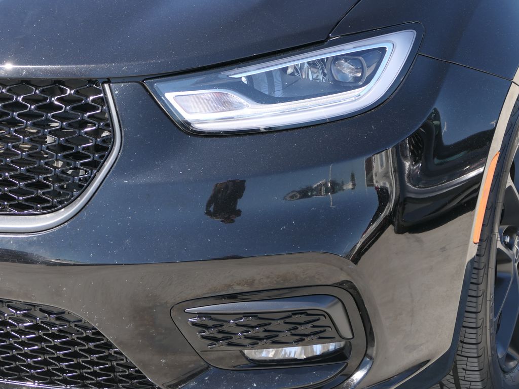 Used 2025 Chrysler Pacifica - photo 10