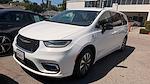 Used 2024 Chrysler Pacifica Select Minivan thumbnail 2