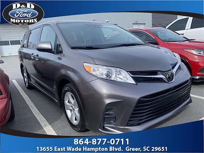 Used 2019 Toyota Sienna - photo 1