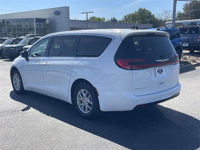 Used 2024 Chrysler Pacifica - photo 6