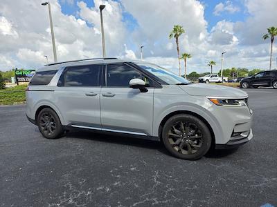 Used 2024 Kia Carnival - photo 2