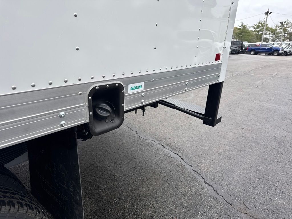 New 2027 Ford E-450 - photo 12