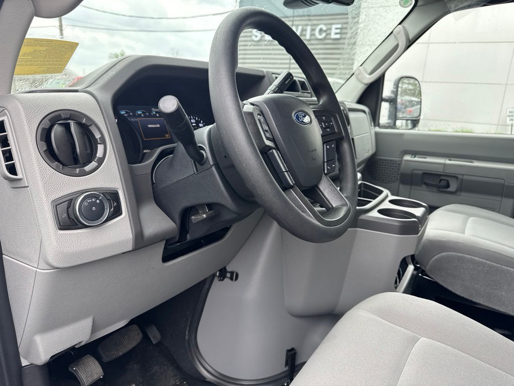 New 2027 Ford E-450 - photo 13