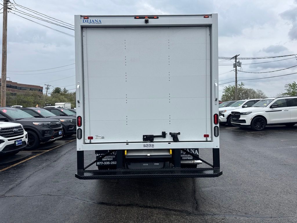New 2027 Ford E-450 - photo 8