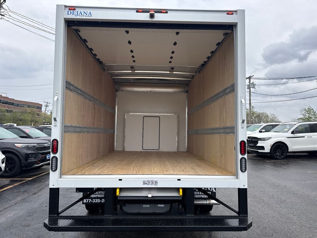 New 2027 Ford E-450 - photo 10