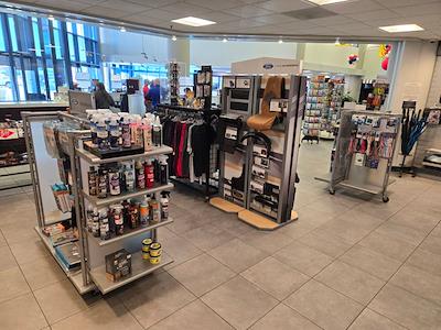 Used 2022 Chrysler Voyager - photo 1