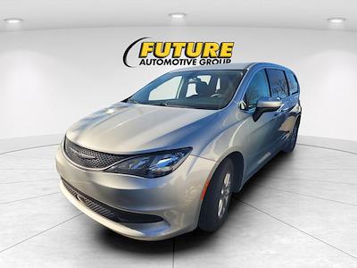 Used 2022 Chrysler Voyager - photo 1