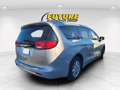 Used 2022 Chrysler Voyager - photo 1