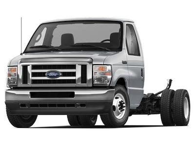 Used 2022 Ford E-450 - photo 1