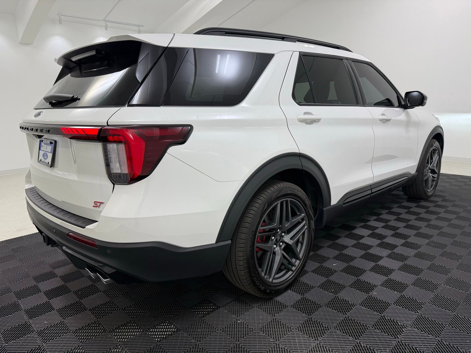 Used 2025 Ford Explorer - photo 8