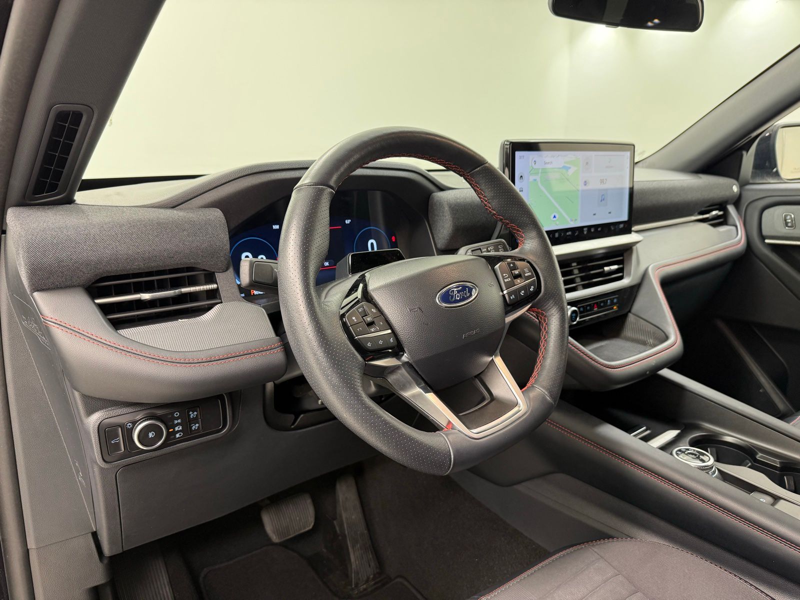 Used 2025 Ford Explorer - photo 15