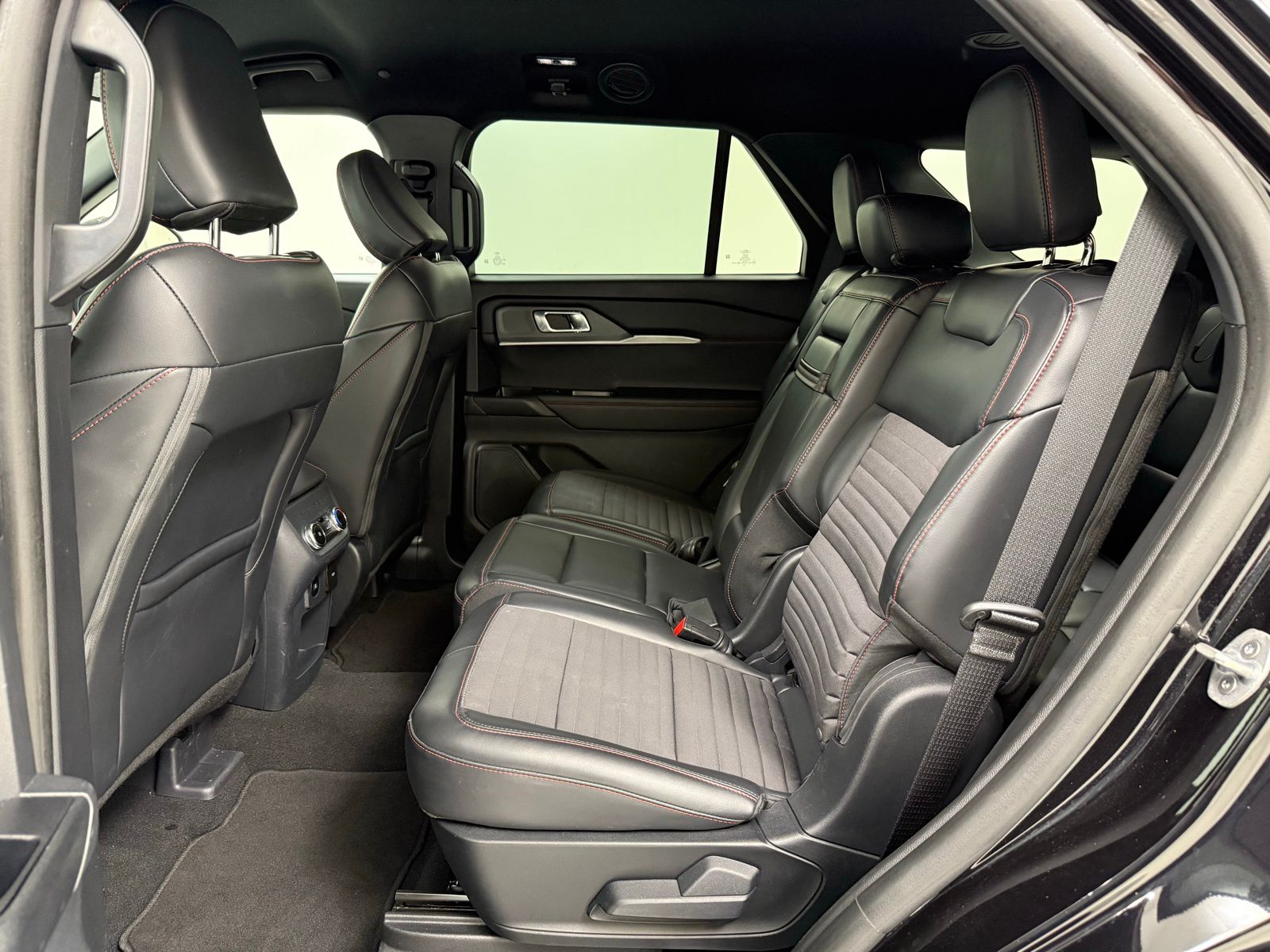 Used 2025 Ford Explorer - photo 24