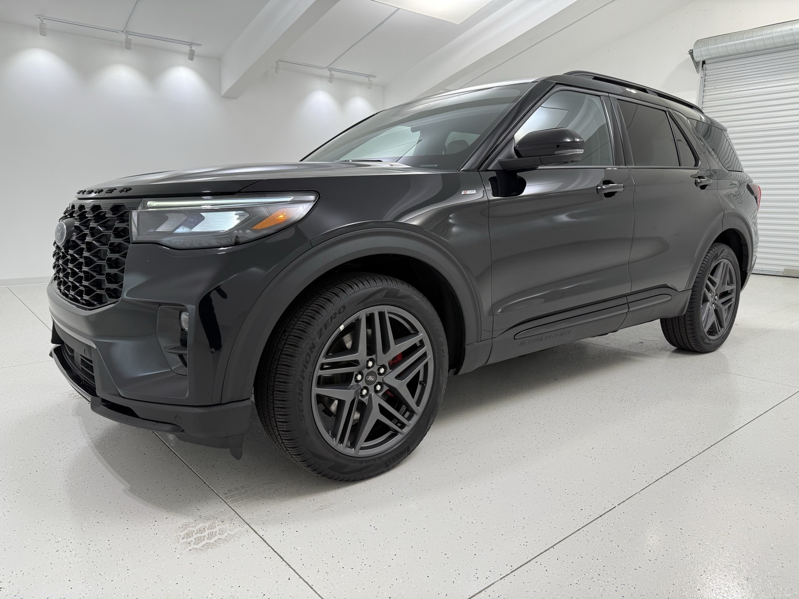 Used 2025 Ford Explorer - photo 6