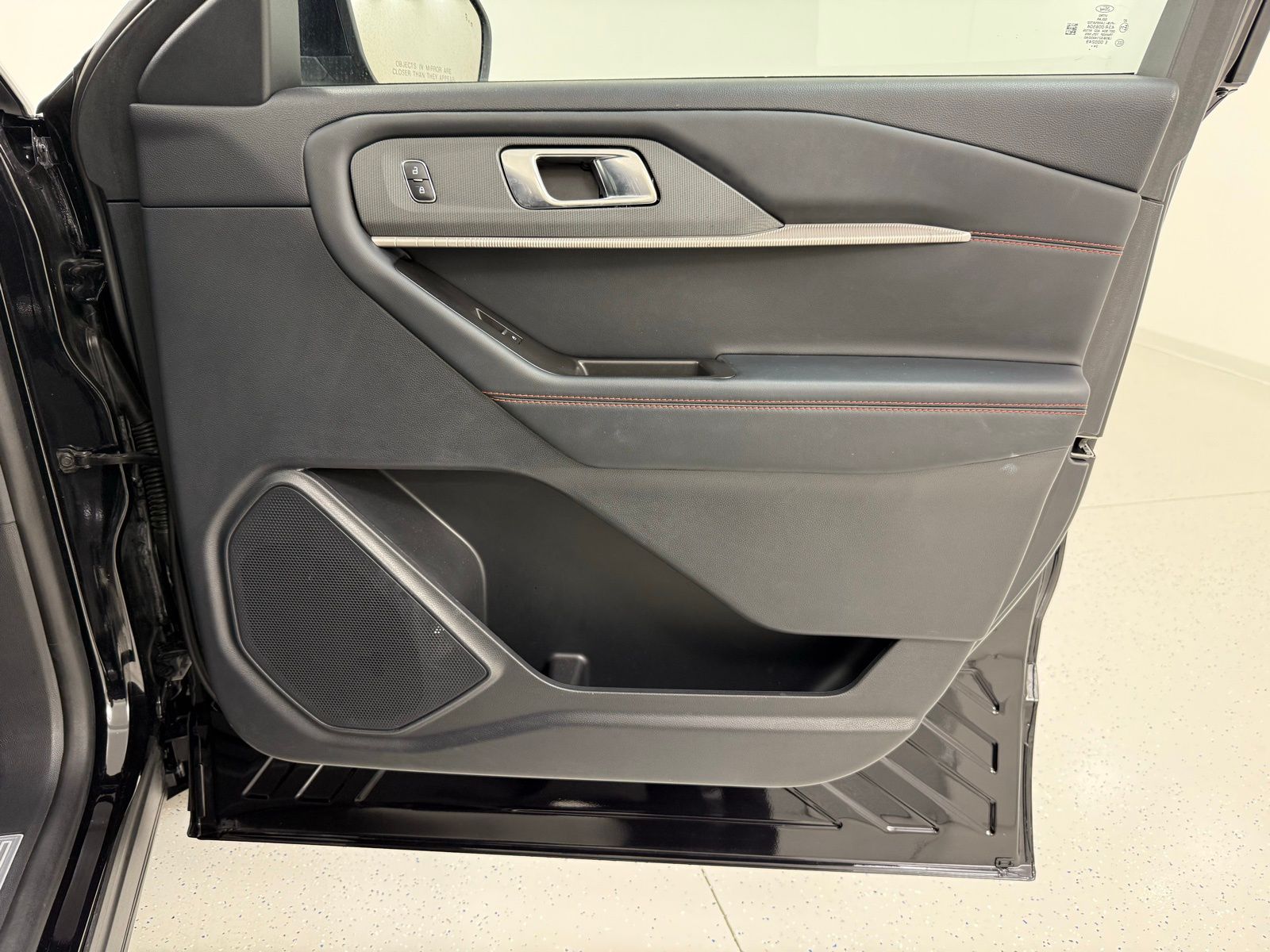 Used 2025 Ford Explorer - photo 32