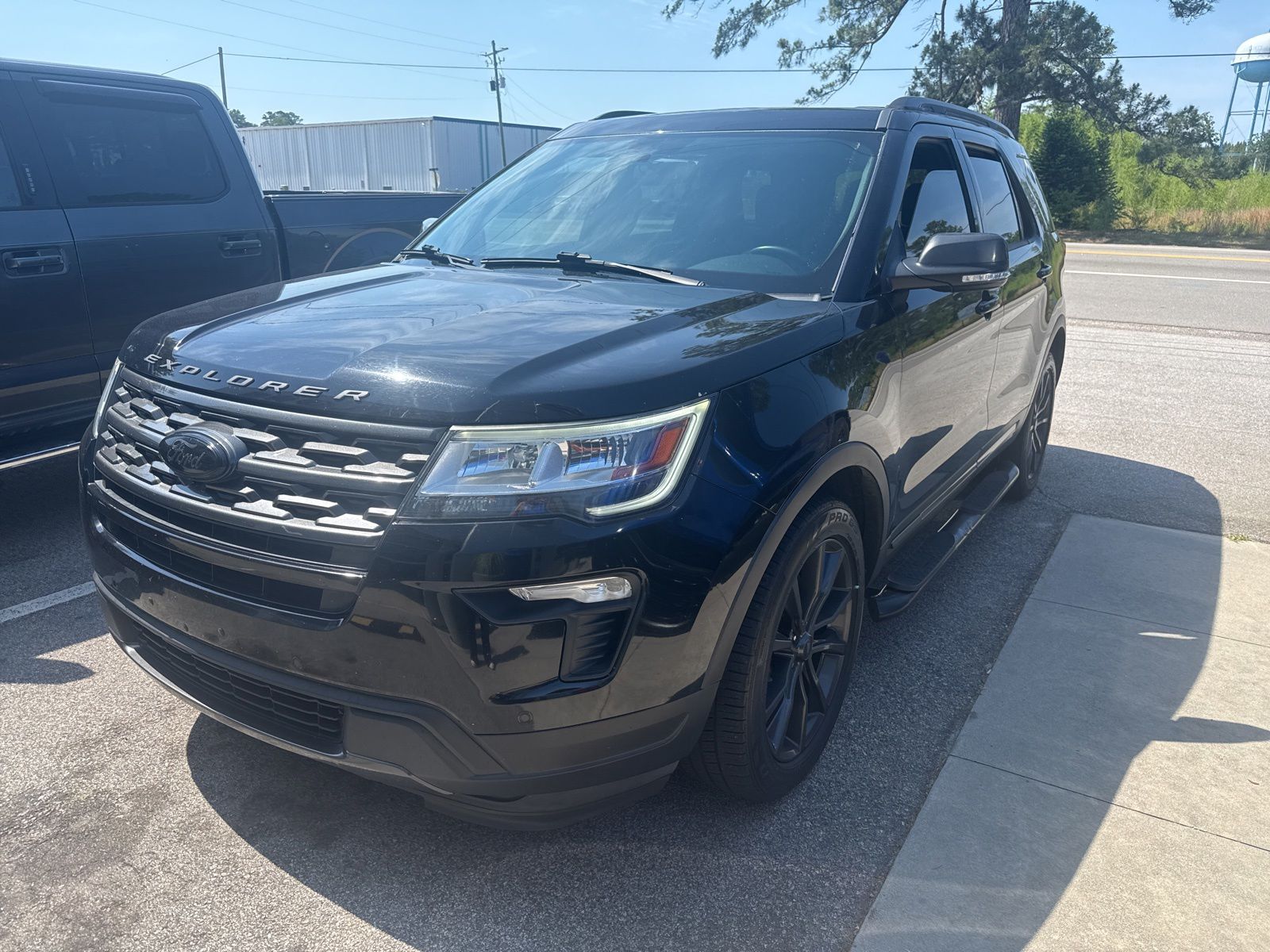 Used 2018 Ford Explorer - photo 2