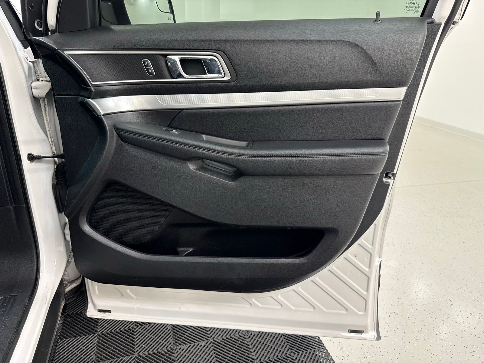 Used 2017 Ford Explorer - photo 21