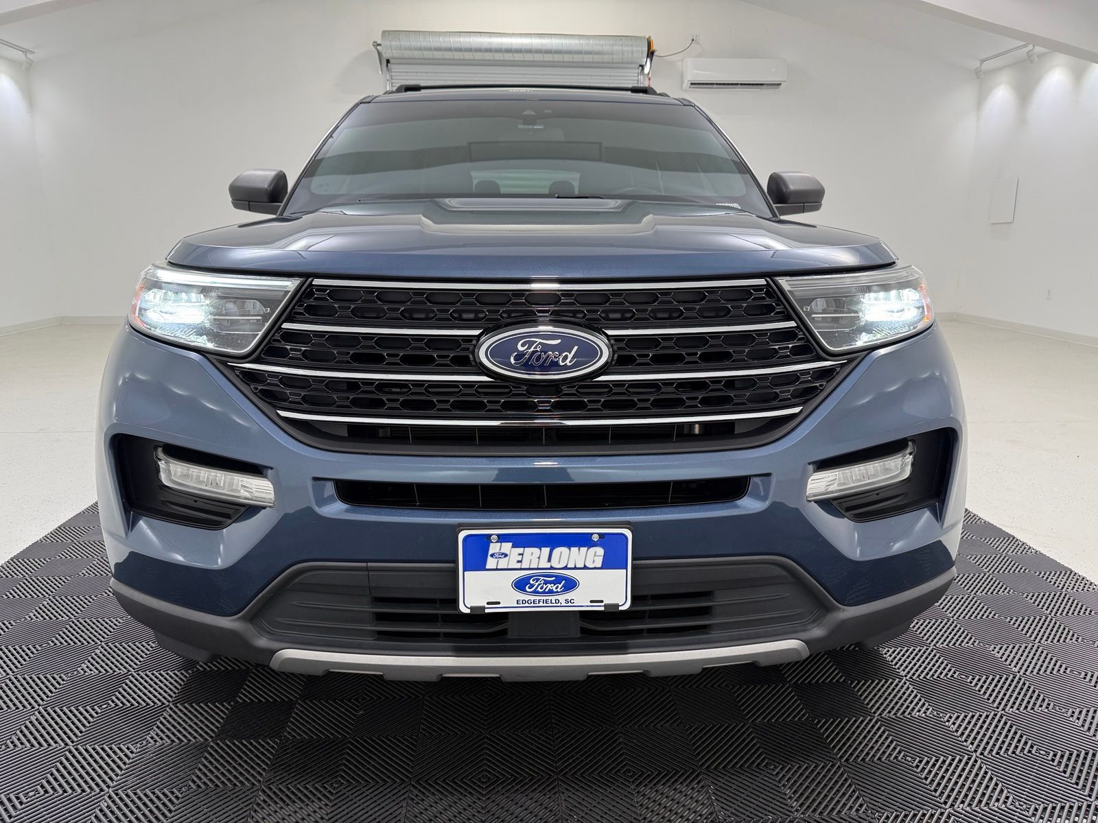 Used 2020 Ford Explorer - photo 2